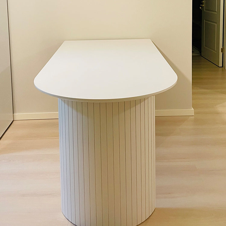 Eigentijdse huis dennen vaste houten eettafel vrije vorm tafel met dubbele voetstukbasis