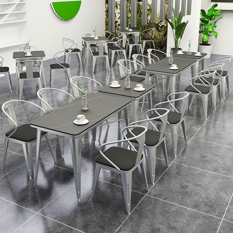 Mesa de comedor industrial Mesa de comedor de piedra sinterizada negra con base de trineo