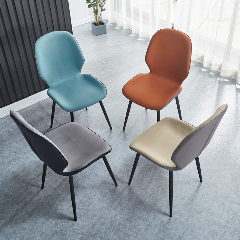 Chaise d'appoint scandinave pour la maison, chaise de salle à manger rembourrée en métal à dossier solide