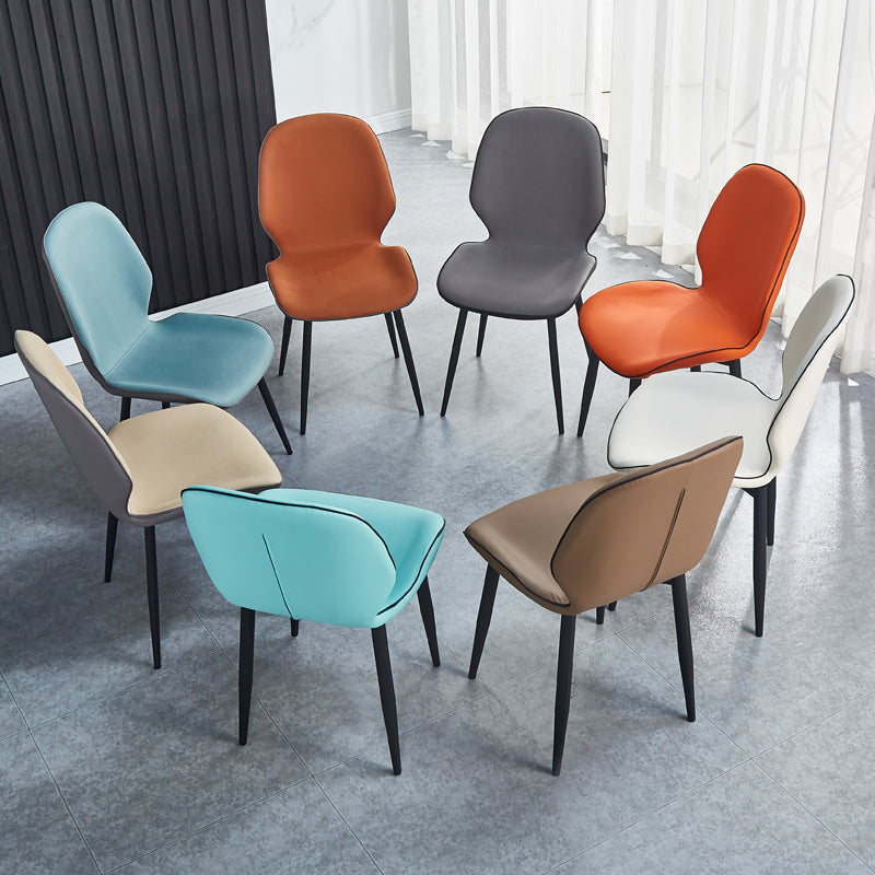 Chaise d'appoint scandinave pour la maison, chaise de salle à manger rembourrée en métal à dossier solide