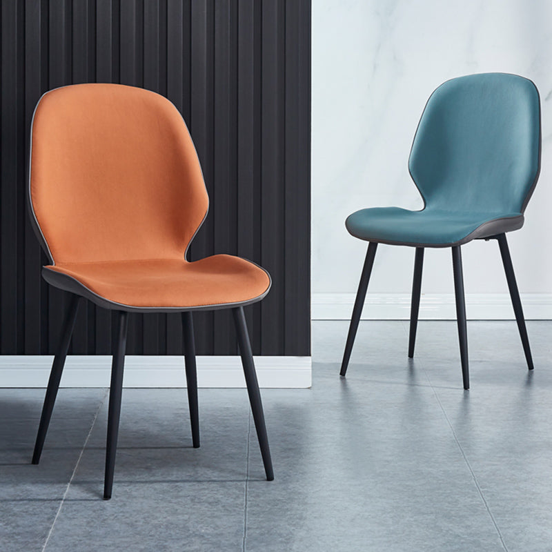 Chaise d'appoint scandinave pour la maison, chaise de salle à manger rembourrée en métal à dossier solide