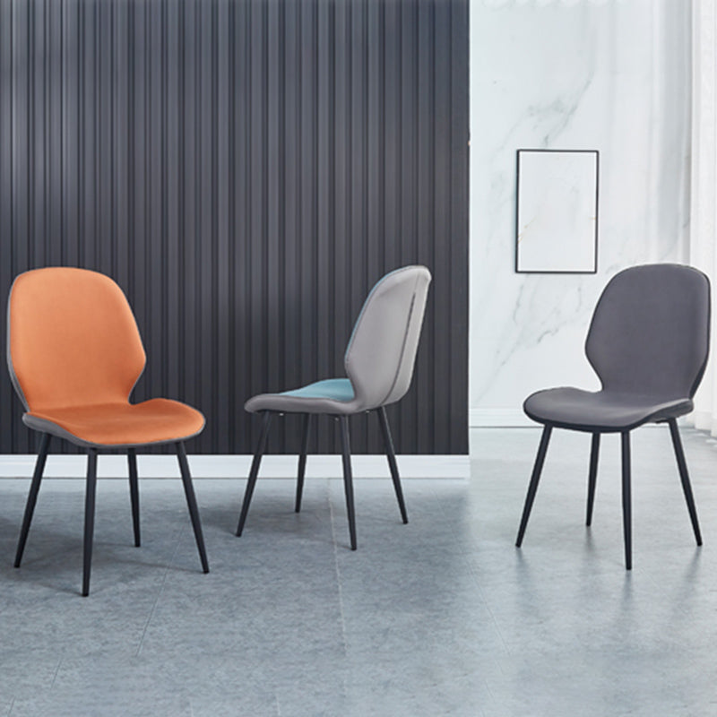 Chaise d'appoint scandinave pour la maison, chaise de salle à manger rembourrée en métal à dossier solide
