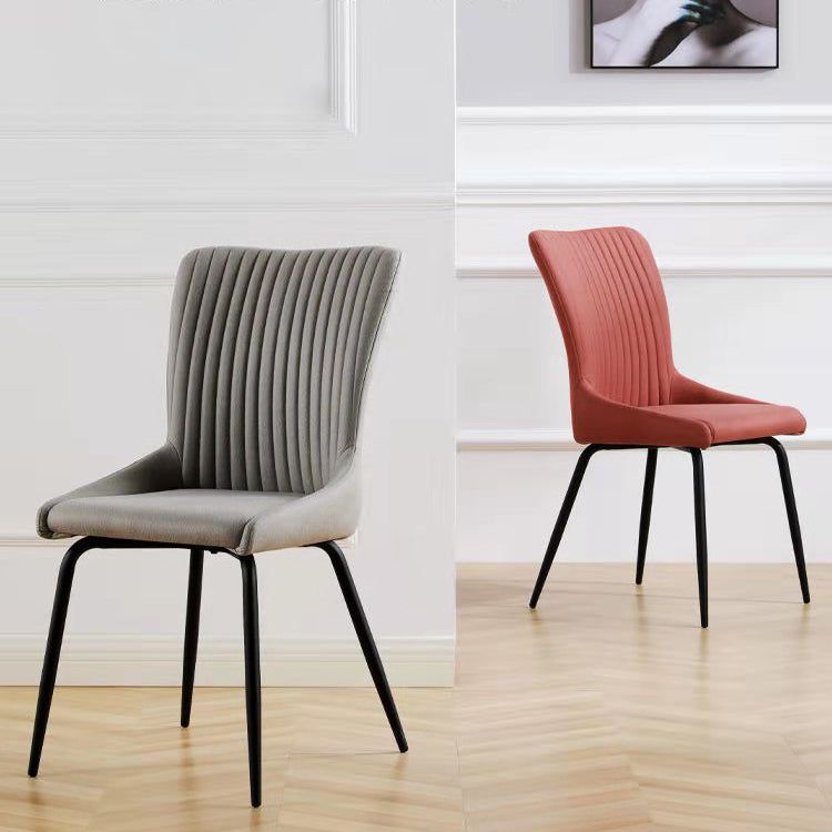 Leder-Skandinavischer Hotel-Beistellstuhl Parsons 18,5'' breiter Esszimmerstuhl mit schwarzen Beinen