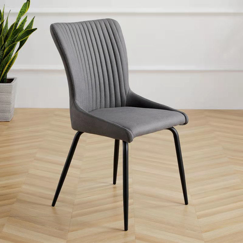 Leder-Skandinavischer Hotel-Beistellstuhl Parsons 18,5'' breiter Esszimmerstuhl mit schwarzen Beinen