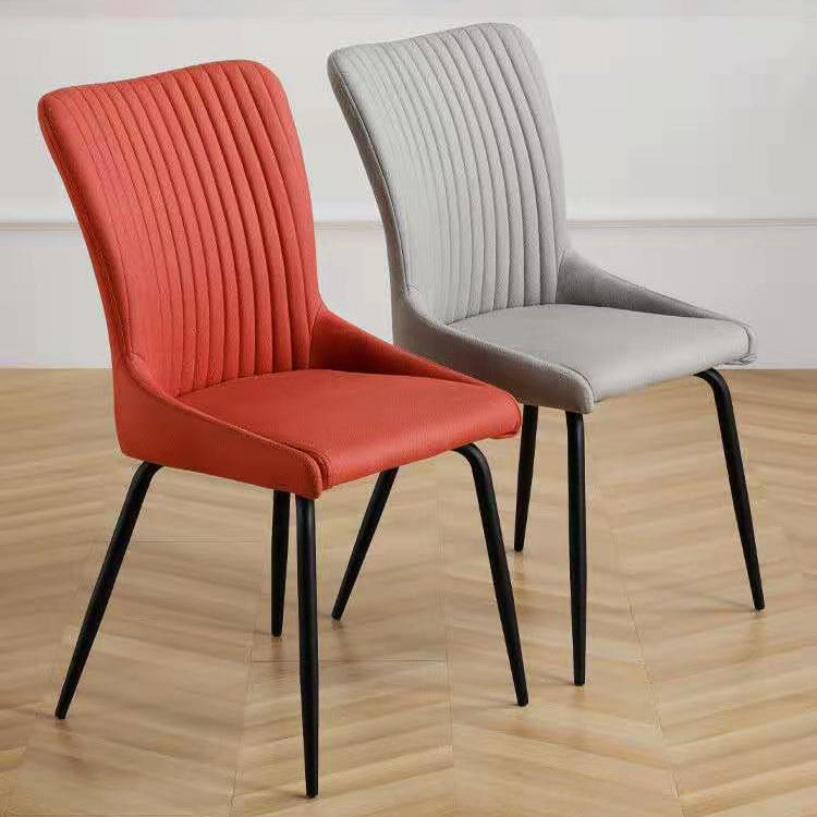 Leder-Skandinavischer Hotel-Beistellstuhl Parsons 18,5'' breiter Esszimmerstuhl mit schwarzen Beinen