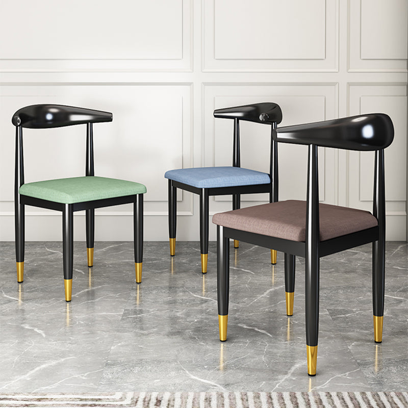 Silla lateral de comedor de estilo contemporáneo de metal con respaldo abierto interior que cena la silla lateral