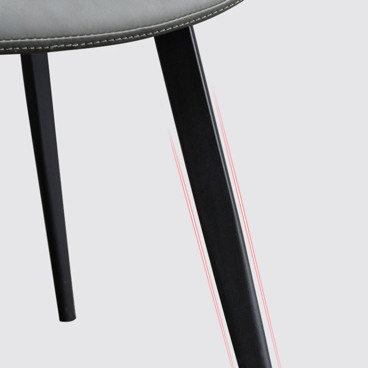 Silla de comedor industrial de metal con acabado metálico y respaldo sólido