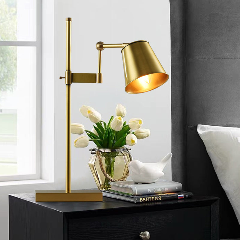Brede flare metalen tafel licht modern 1 bol messing nachtkastje lamp met zwenkarm