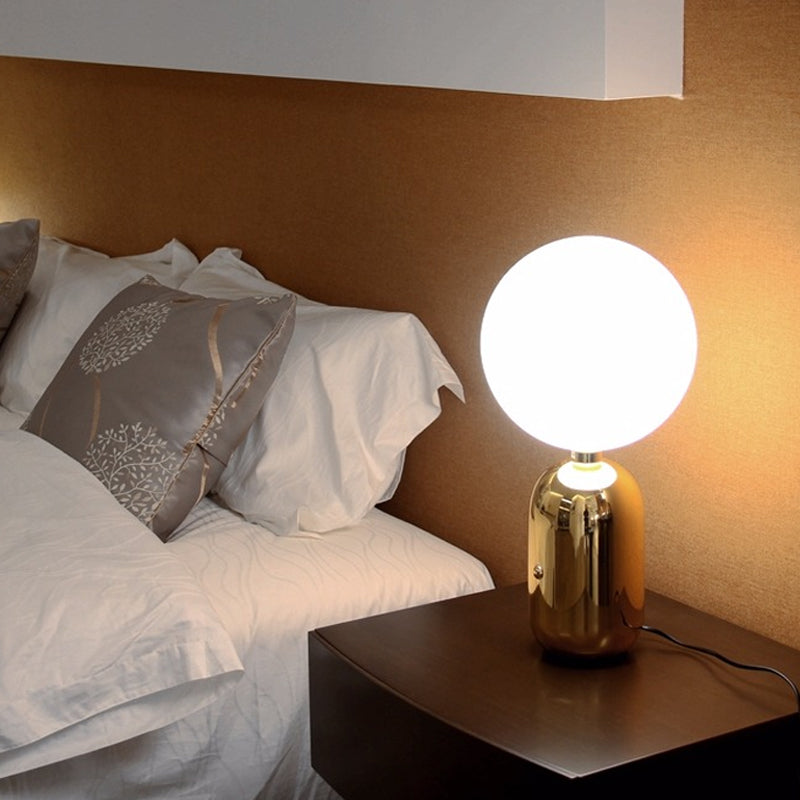 Iluminación de tareas esféricas Vidrio lechoso Modernista 1 Lámpara de escritorio pequeño de oro, 7 "/9.5" de ancho