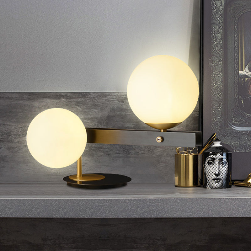 Opal Glass Sphere Table Light Moderniste 2 Bulbes Small Desk Lampe With Black Metal Base