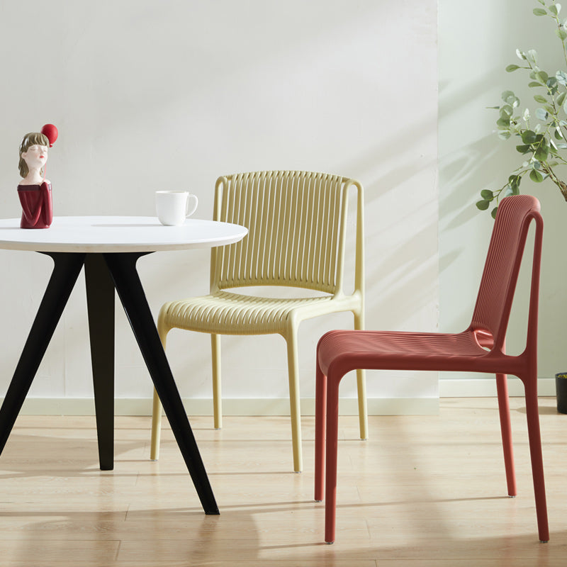 Silla de comedor sin brazos apilable escandinava, silla lateral con respaldo de listón de plástico