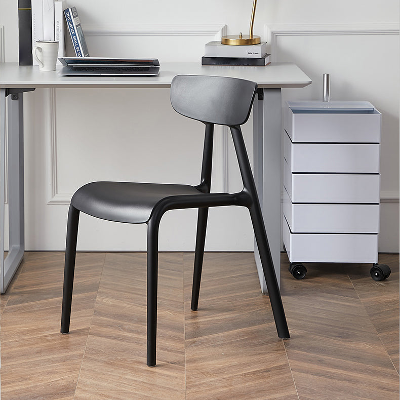 Minimalistische stijl Plastic armloze stoel Open achterste Dining zijstoel voor thuisgebruik