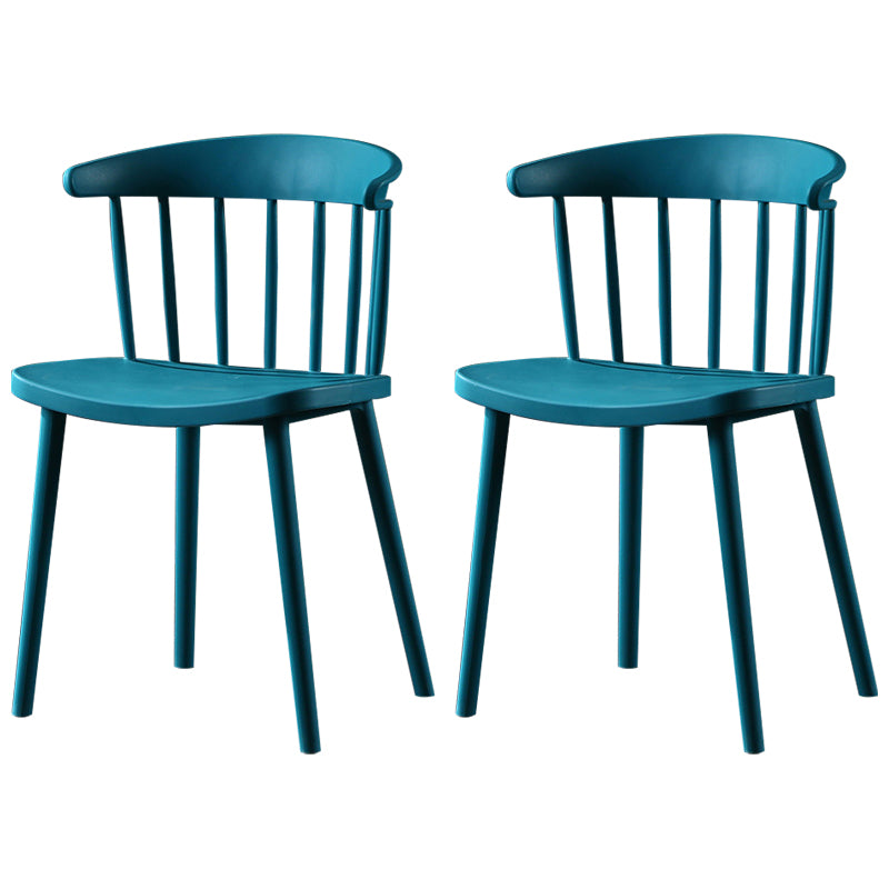 Silla lateral de plástico contemporánea sin brazos, silla lateral apilable con respaldo Windsor para uso doméstico