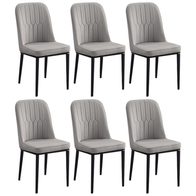 Chaise d'appoint contemporaine à la maison, chaise de salle à manger rembourrée en métal à dossier solide