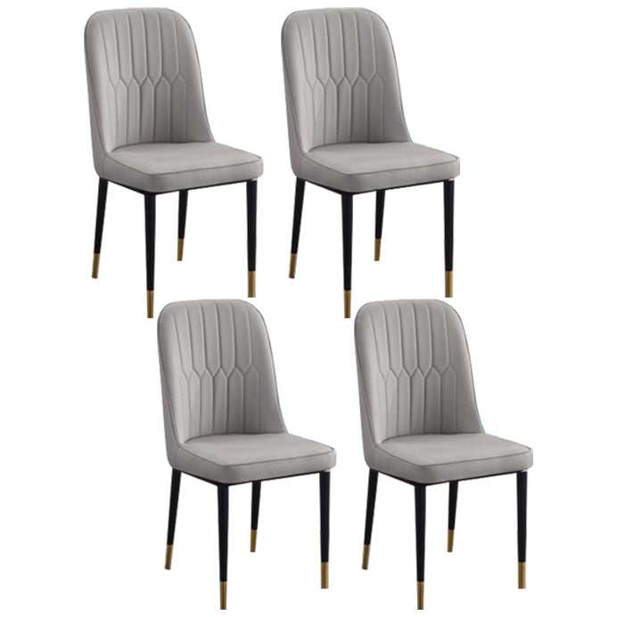 Chaise d'appoint contemporaine à la maison, chaise de salle à manger rembourrée en métal à dossier solide