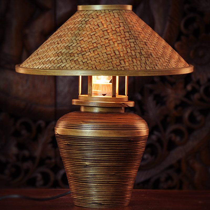 Lampe à lampe de bureau d'urne asiatique 1 Éclairage de tâche à la tête en marron avec une teinte en bambou effilée