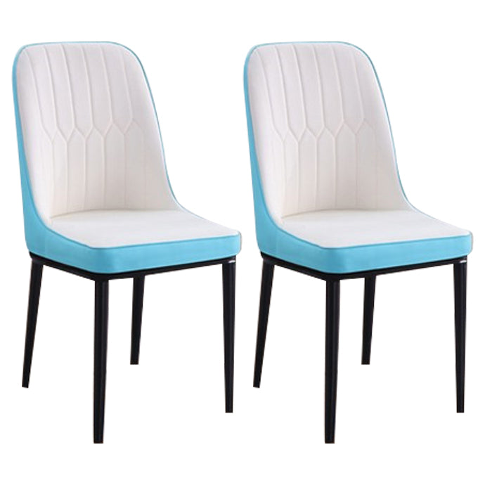 Chaise d'appoint contemporaine à la maison, chaise de salle à manger rembourrée en métal à dossier solide
