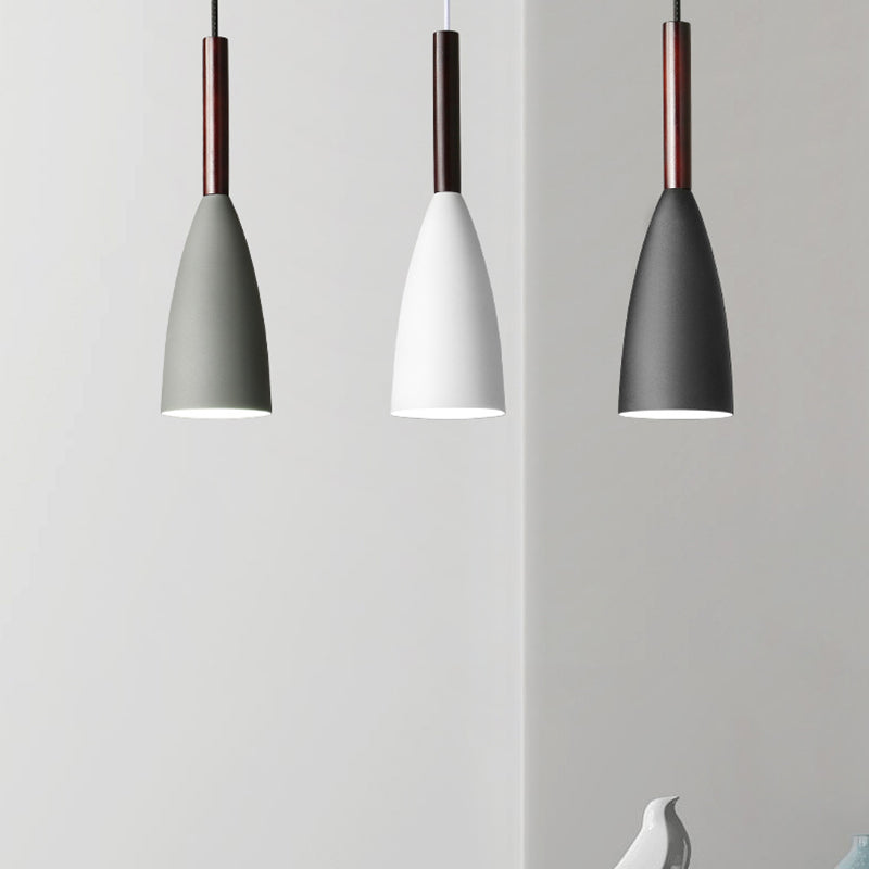 Luz de colgante de hierro lacado en la moderna lámpara de colgantes de madera de estilo nórdico para el comedor