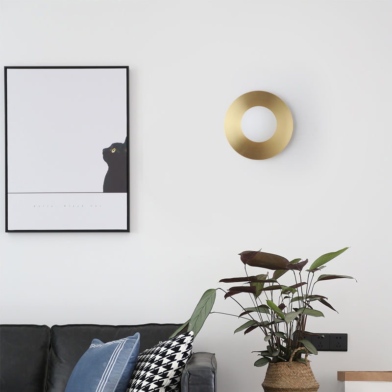 Metalen wereldwand sconce enkele bol hedendaagse stijl wandlamp voor slaapkamer
