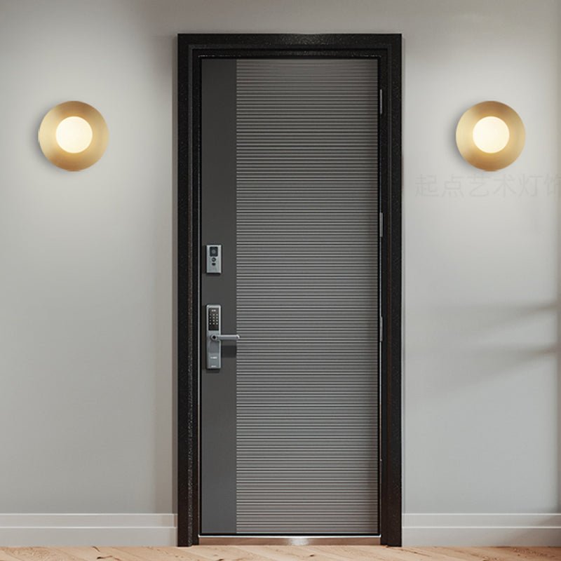 Metalen wereldwand sconce enkele bol hedendaagse stijl wandlamp voor slaapkamer