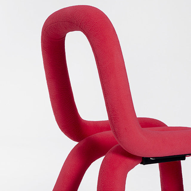 El metal del estilo del diseño de Glam preside la silla lateral abierta de la parte posterior del comedor de la cocina