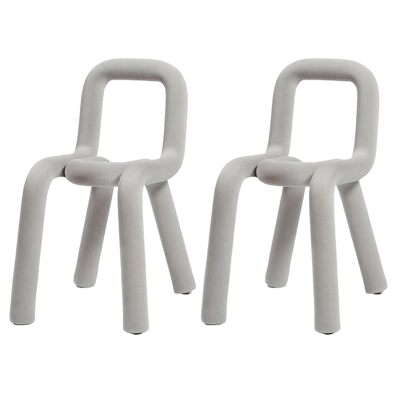 El metal del estilo del diseño de Glam preside la silla lateral abierta de la parte posterior del comedor de la cocina