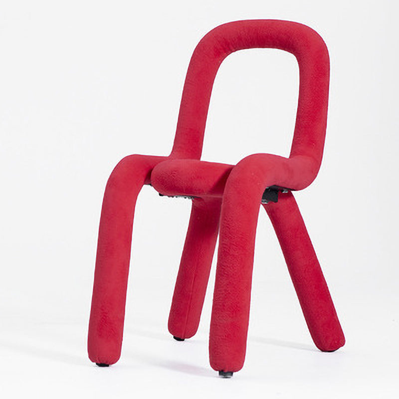 El metal del estilo del diseño de Glam preside la silla lateral abierta de la parte posterior del comedor de la cocina