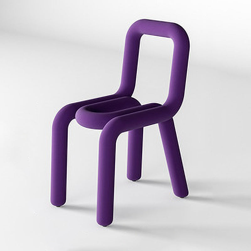 El metal del estilo del diseño de Glam preside la silla lateral abierta de la parte posterior del comedor de la cocina