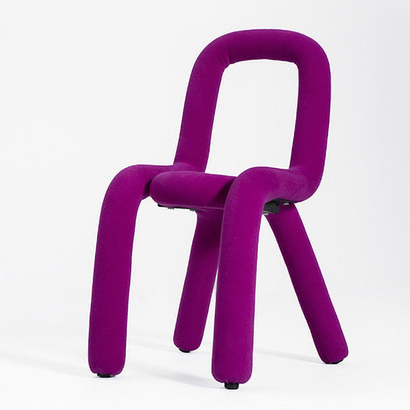 El metal del estilo del diseño de Glam preside la silla lateral abierta de la parte posterior del comedor de la cocina