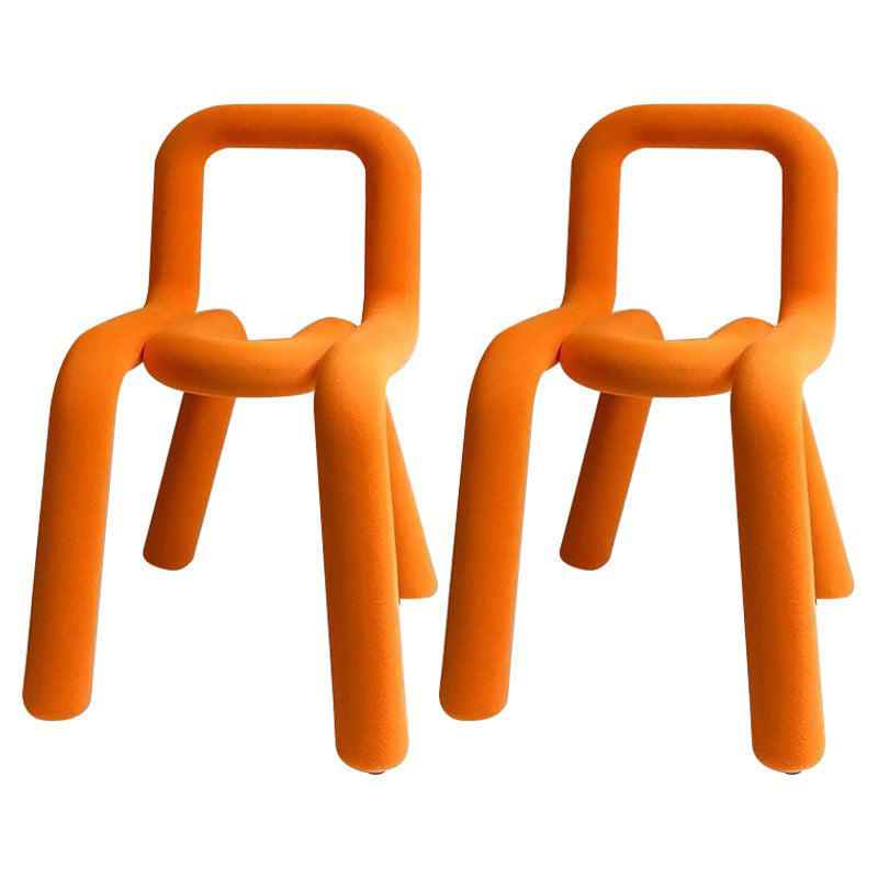 El metal del estilo del diseño de Glam preside la silla lateral abierta de la parte posterior del comedor de la cocina