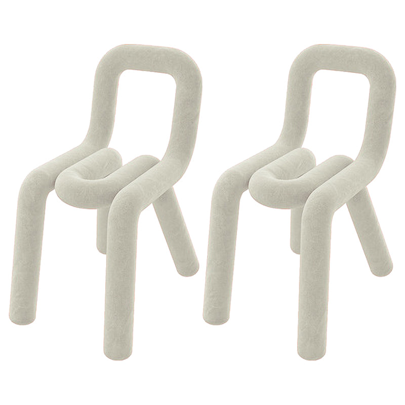 El metal del estilo del diseño de Glam preside la silla lateral abierta de la parte posterior del comedor de la cocina