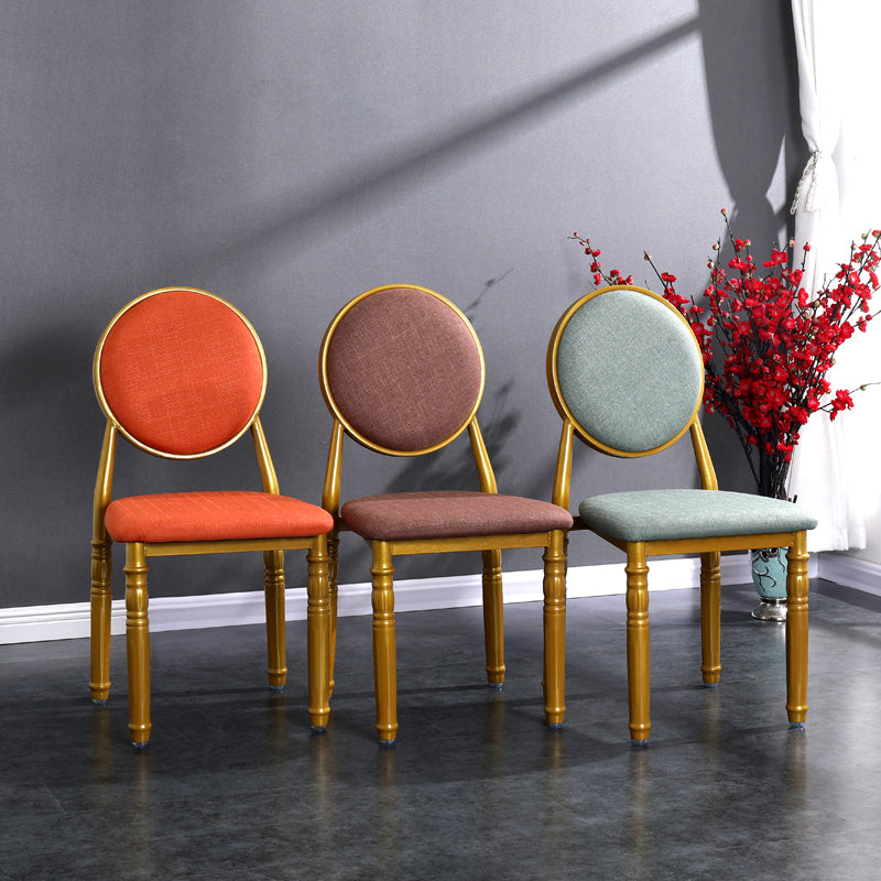 Silla lateral casera escandinava Silla lateral de comedor tapizada de metal con respaldo abierto