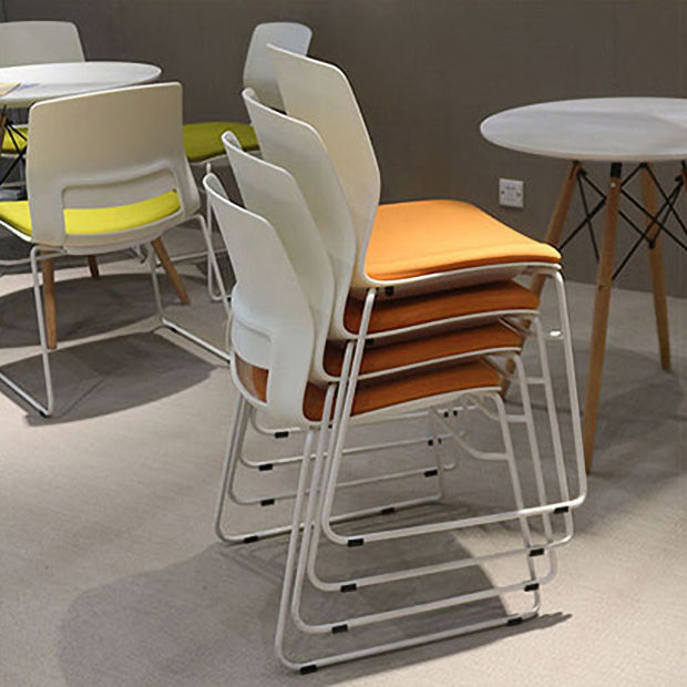 Tela de lino de estilo minimalista que cena la parte posterior abierta de la silla que cena la silla sin brazos