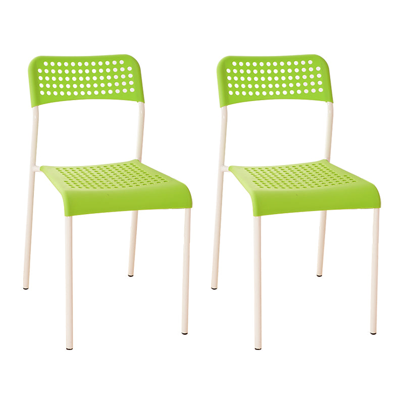 El comedor contemporáneo del metal preside la parte posterior abierta plástica que cena la silla sin brazos lateral