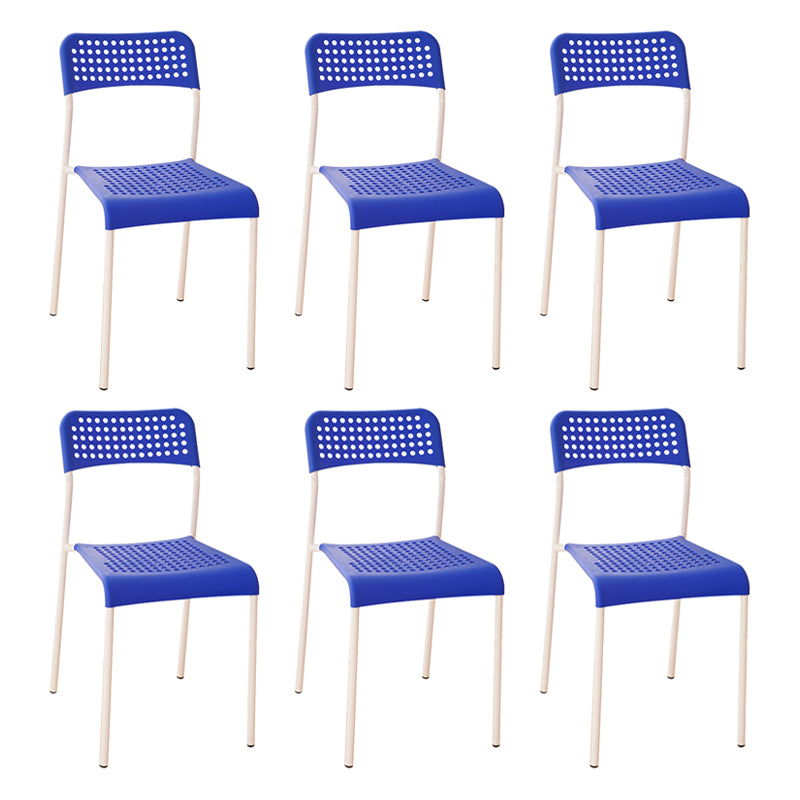 El comedor contemporáneo del metal preside la parte posterior abierta plástica que cena la silla sin brazos lateral