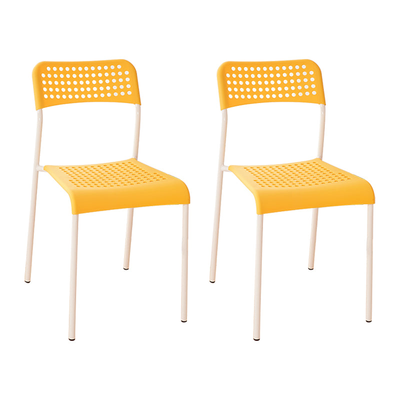 El comedor contemporáneo del metal preside la parte posterior abierta plástica que cena la silla sin brazos lateral