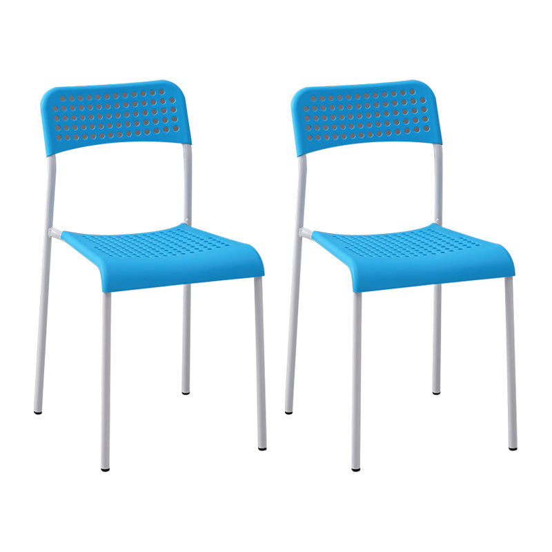 El comedor contemporáneo del metal preside la parte posterior abierta plástica que cena la silla sin brazos lateral