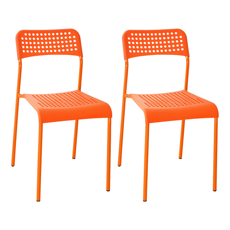 El comedor contemporáneo del metal preside la parte posterior abierta plástica que cena la silla sin brazos lateral