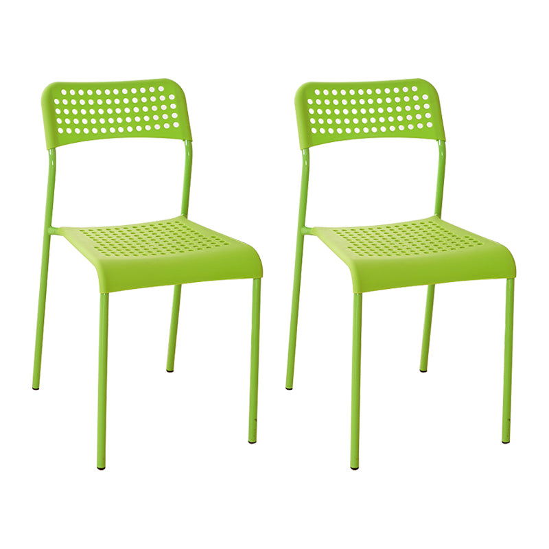 El comedor contemporáneo del metal preside la parte posterior abierta plástica que cena la silla sin brazos lateral