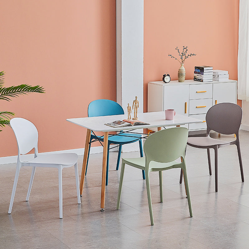 Silla lateral de plástico contemporánea, silla lateral de comedor apilable sin brazos con respaldo abierto