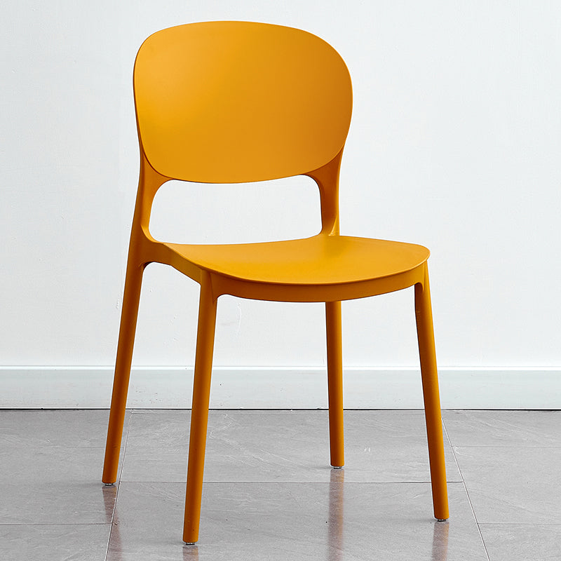 Silla lateral de plástico contemporánea, silla lateral de comedor apilable sin brazos con respaldo abierto