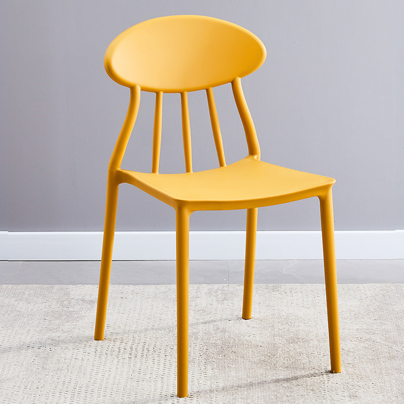 Moderne keuken plastic eetkamerstoelen open rug aan zijkant armloze stoelen