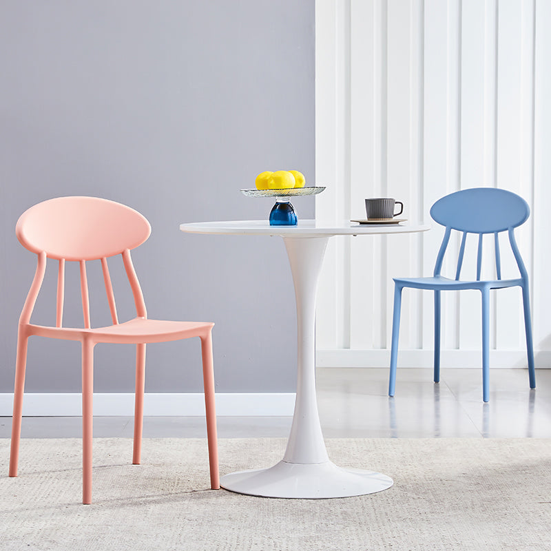 Moderne keuken plastic eetkamerstoelen open rug aan zijkant armloze stoelen