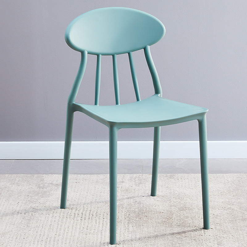 Moderne keuken plastic eetkamerstoelen open rug aan zijkant armloze stoelen