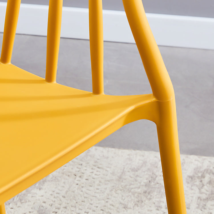Moderne keuken plastic eetkamerstoelen open rug aan zijkant armloze stoelen