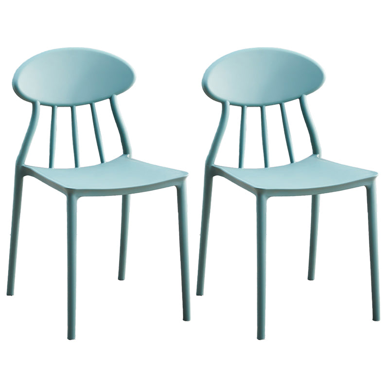 Moderne keuken plastic eetkamerstoelen open rug aan zijkant armloze stoelen