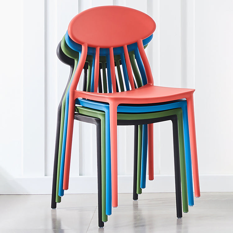 Moderne keuken plastic eetkamerstoelen open rug aan zijkant armloze stoelen