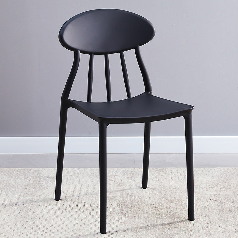 Moderne keuken plastic eetkamerstoelen open rug aan zijkant armloze stoelen