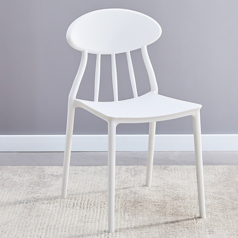 Moderne keuken plastic eetkamerstoelen open rug aan zijkant armloze stoelen
