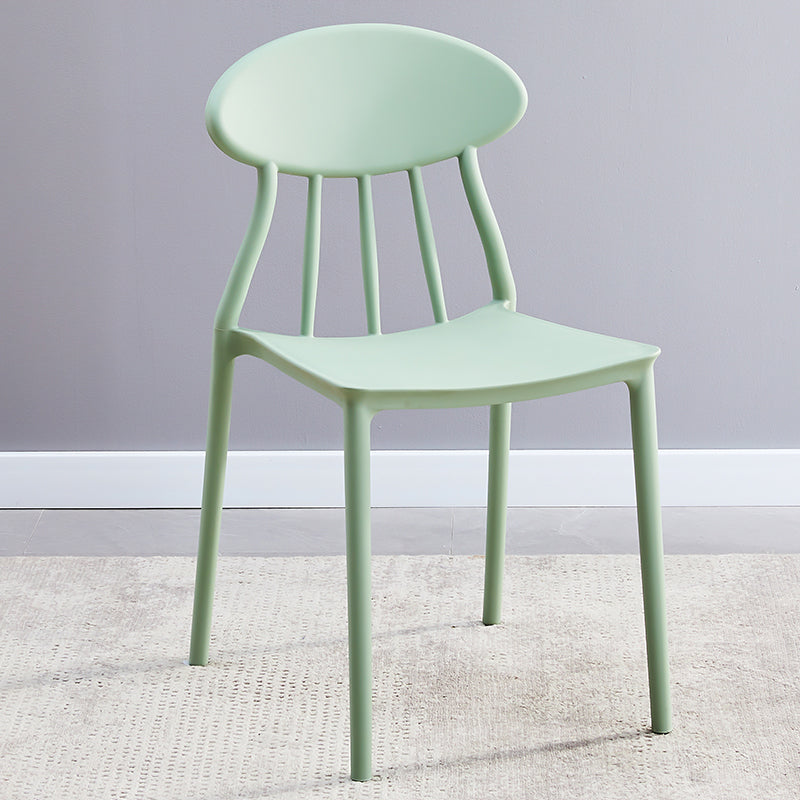 Moderne keuken plastic eetkamerstoelen open rug aan zijkant armloze stoelen